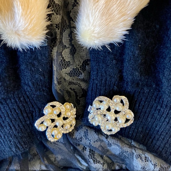 Vintage 1960’s sweater with fur collar & jewel button closures - Picture 4 of 8